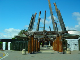 Rotorua: entrance to Te Puia thermal area