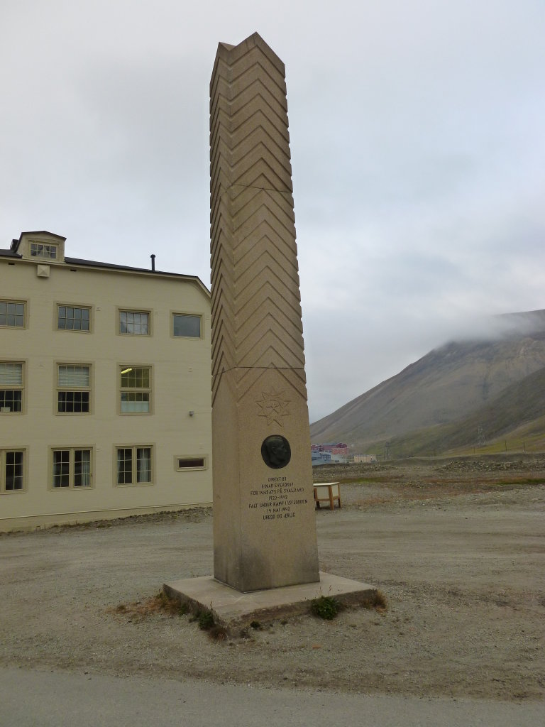 Monument next to the Huset Restaurant